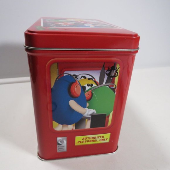 M&M "On Air" Recording Studio Metal Tin Christmas Village & Imitation Keychain - Picture 6 of 15